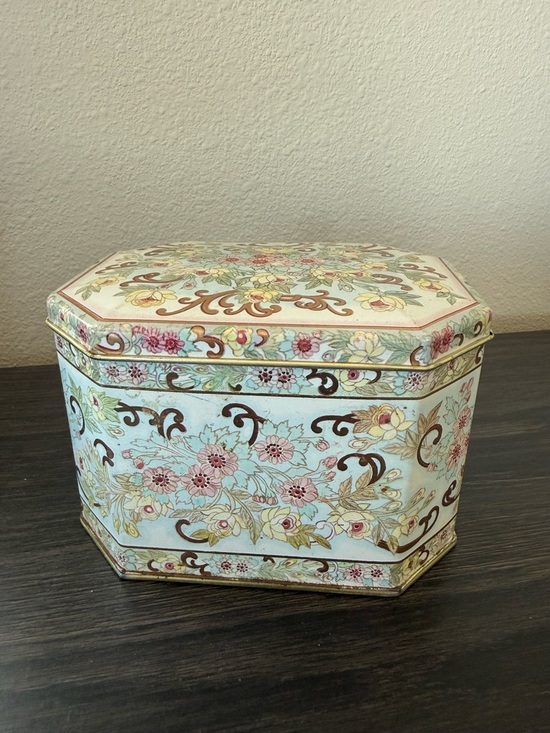 Meister Other - Vintage Floral Meister Tin box with lid made in Brazil